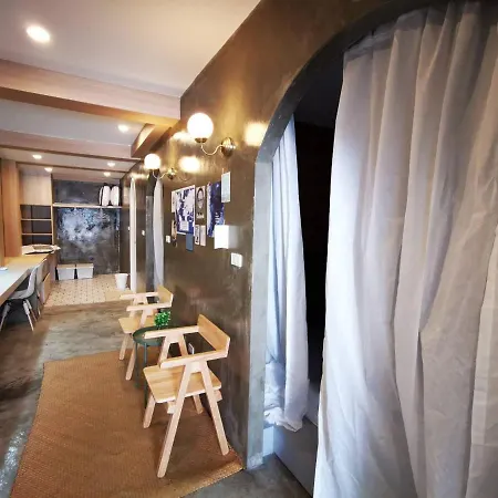 Many Days Hostel Bangkok